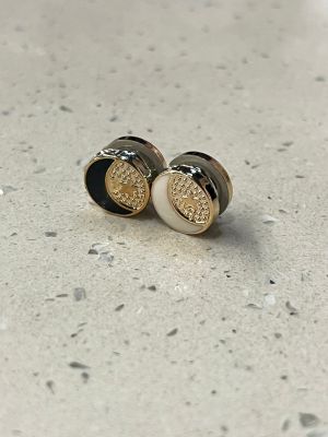 MAGNETIC PIN - BLACK/WHITE GOLD DESIGN